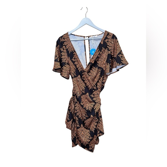 Cupshe Black and Orange Leaf Print Wrap Romper – Size Medium - Picture 1 of 6